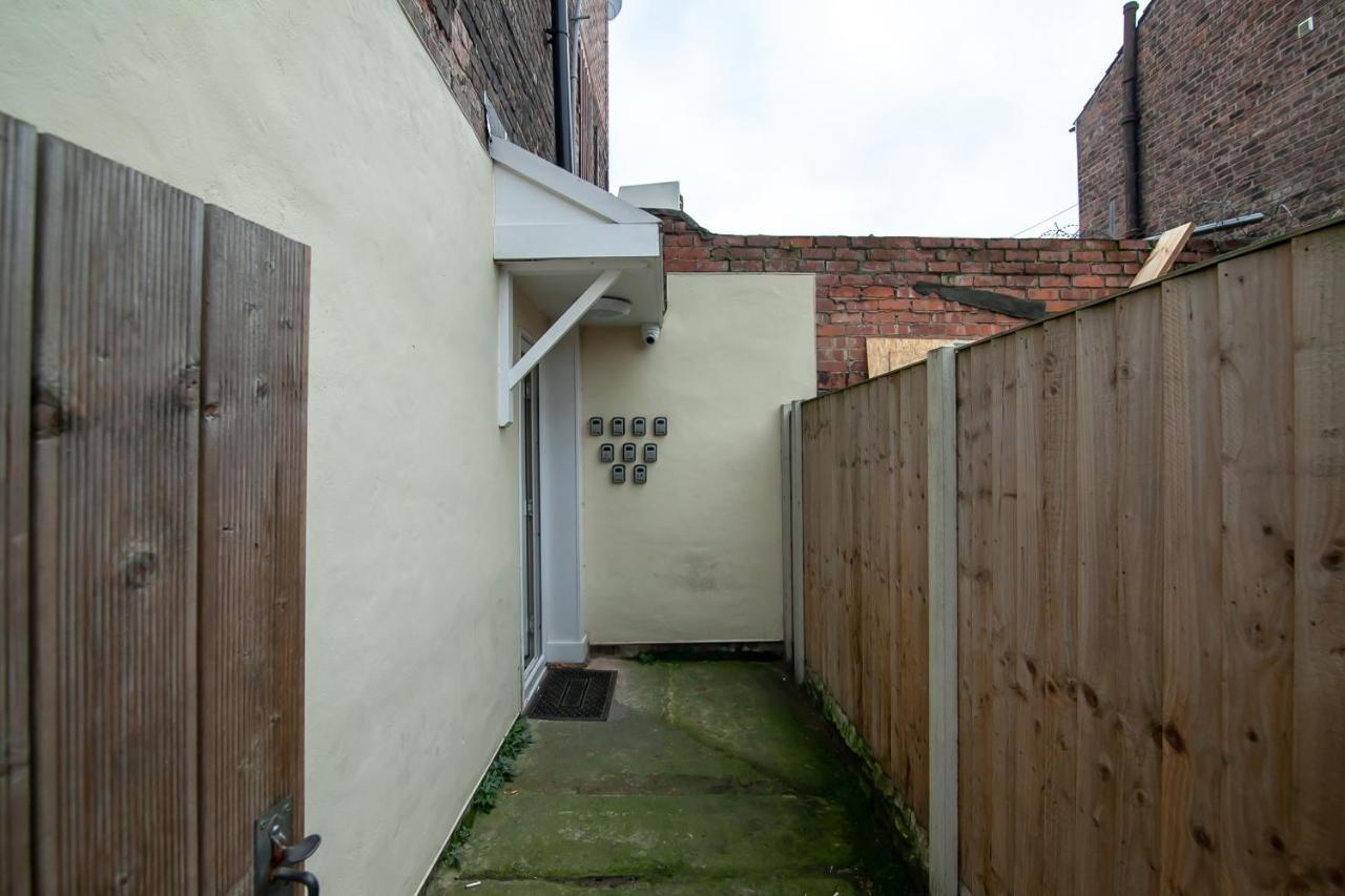 Casa Fresa Franks Serviced Accommodation リヴァプール エクステリア 写真